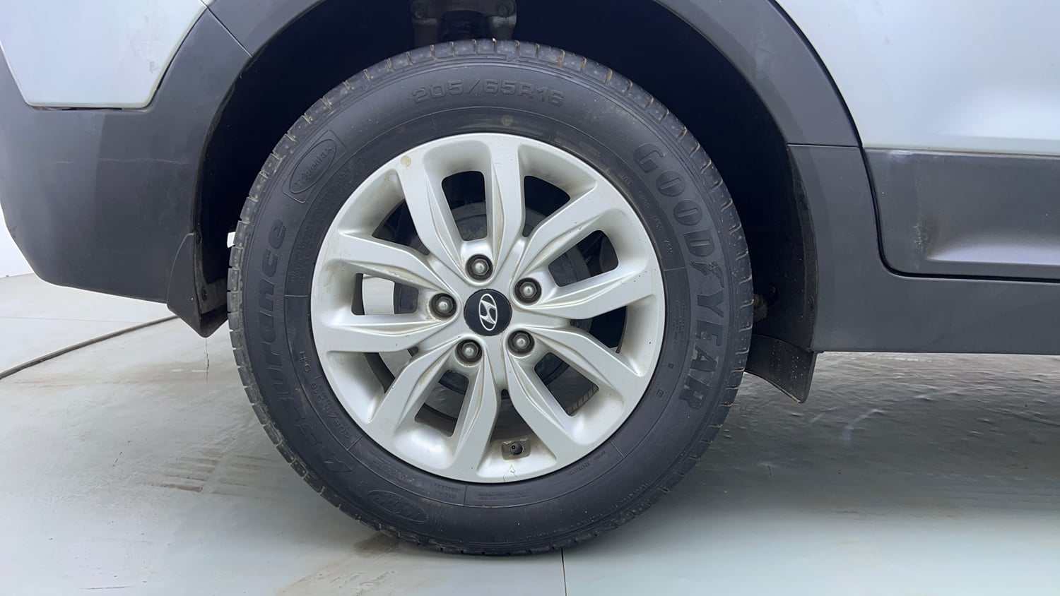 Used 2019 Hyundai Creta SX 1.6 Petrol Petrol Manual tyres RIGHT REAR TYRE RIM VIEW