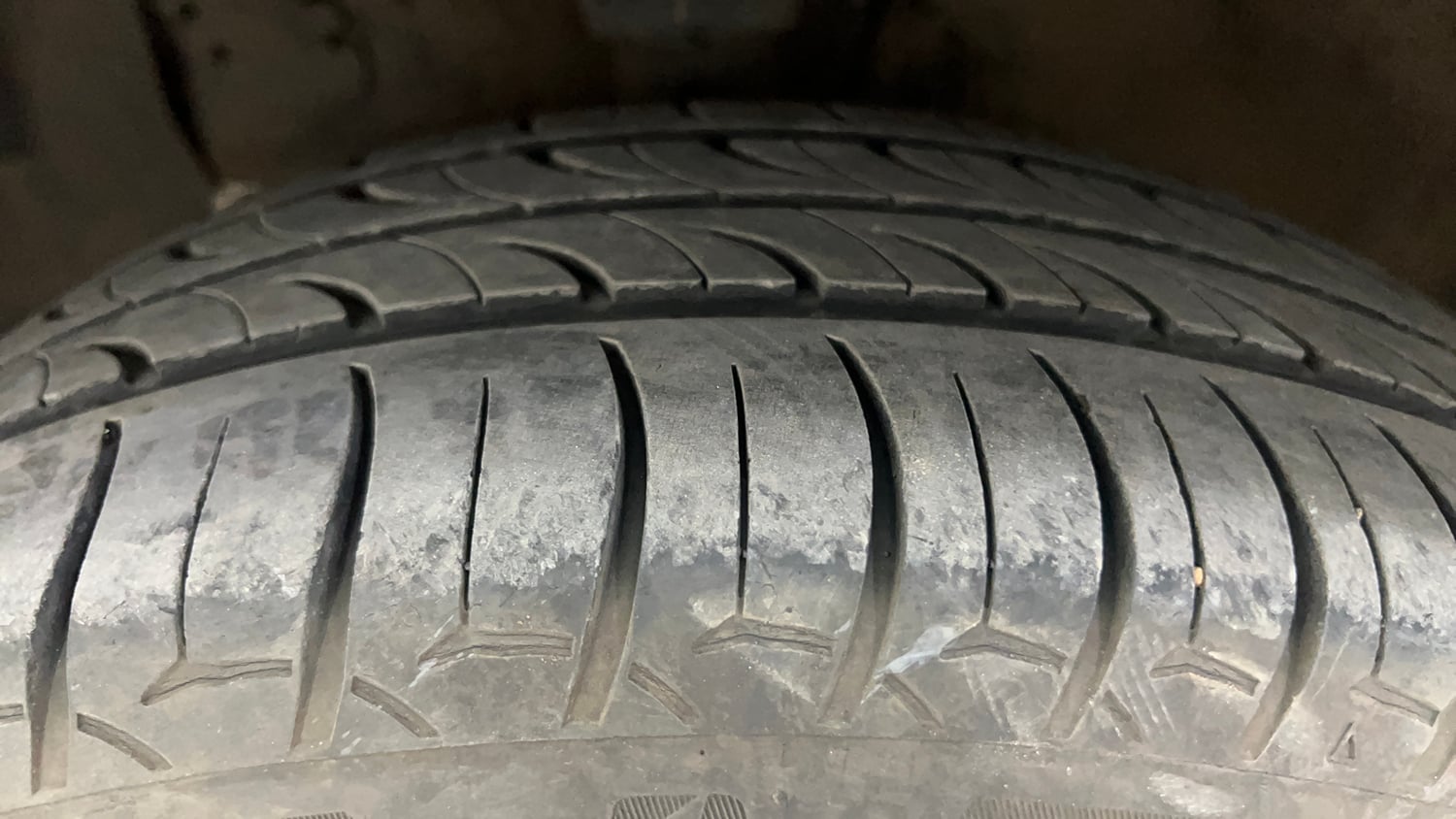 Used 2015 Hyundai Elite i20 Asta 1.2 Petrol Manual tyres LEFT FRONT TYRE TREAD VIEW