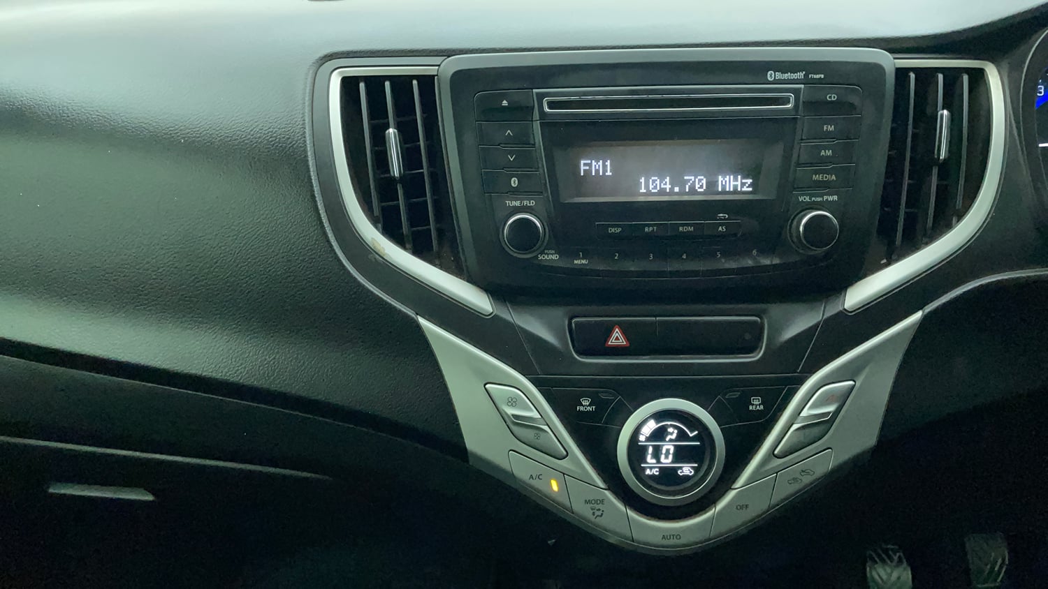 Used 2018 Maruti Suzuki Baleno Zeta 1.2 Petrol Manual interior MUSIC SYSTEM & AC CONTROL VIEW