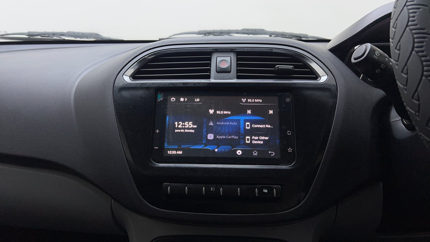 Used 2020 Tata Tiago XZ Plus Petrol Manual top_features Touch screen infotainment system