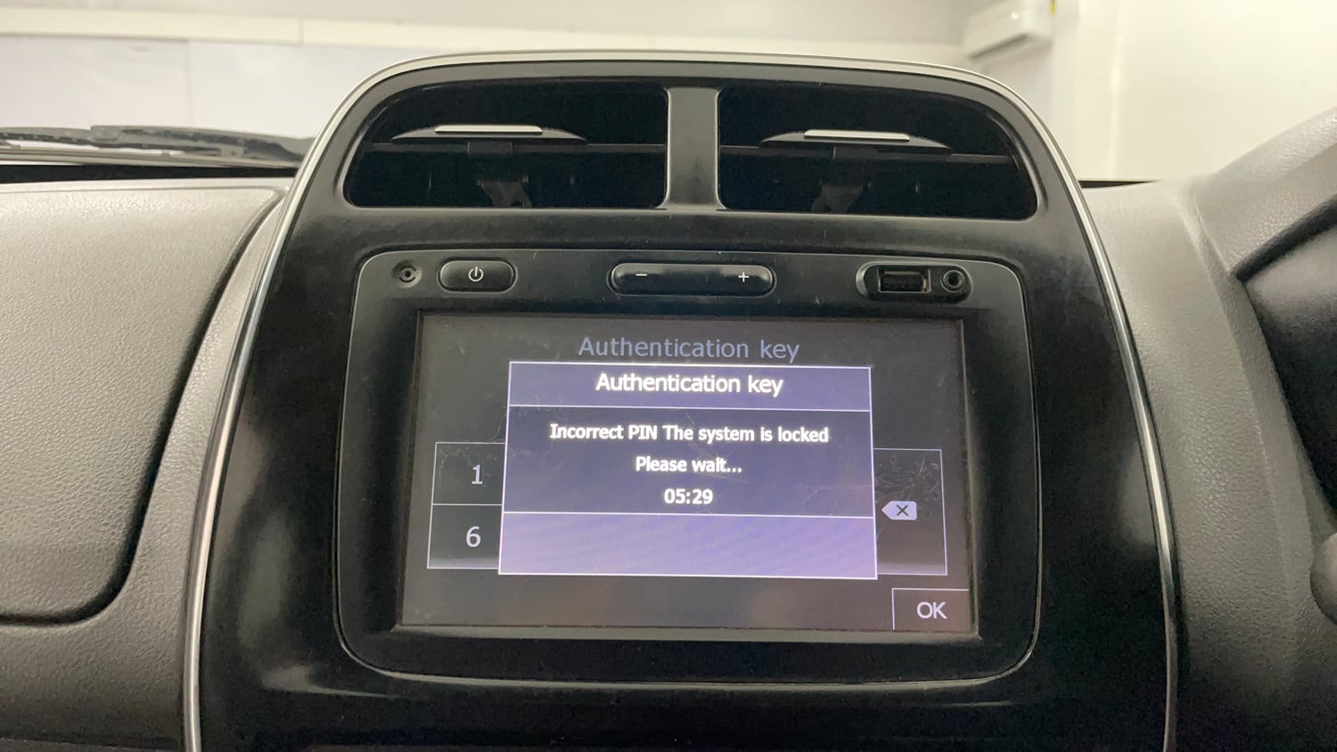 Used 2016 Renault Kwid RXT Petrol Manual top_features Integrated (in-dash) music system