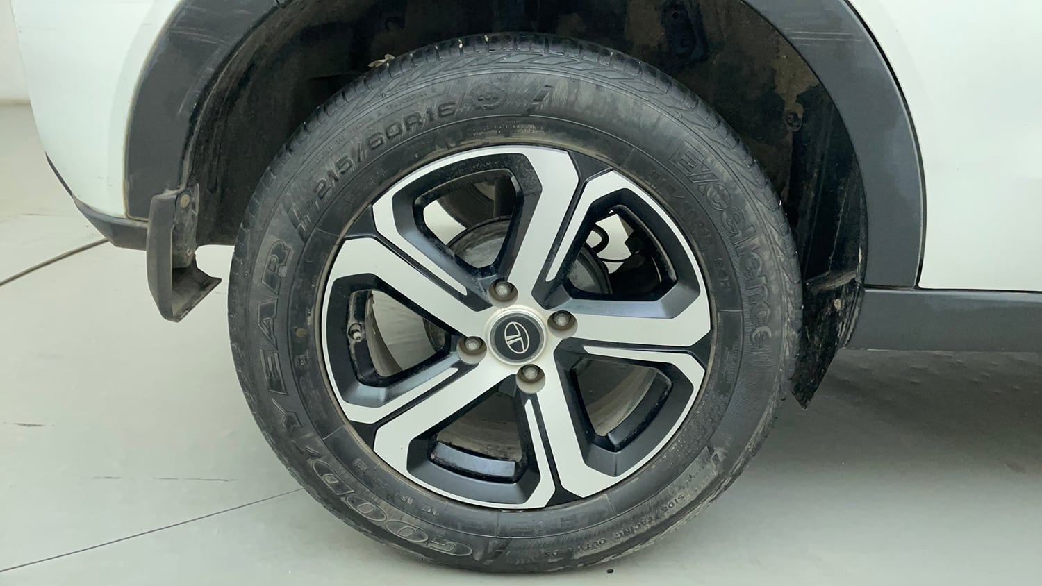 Used 2021 Tata Nexon XZA Plus Diesel Diesel Automatic tyres RIGHT REAR TYRE RIM VIEW