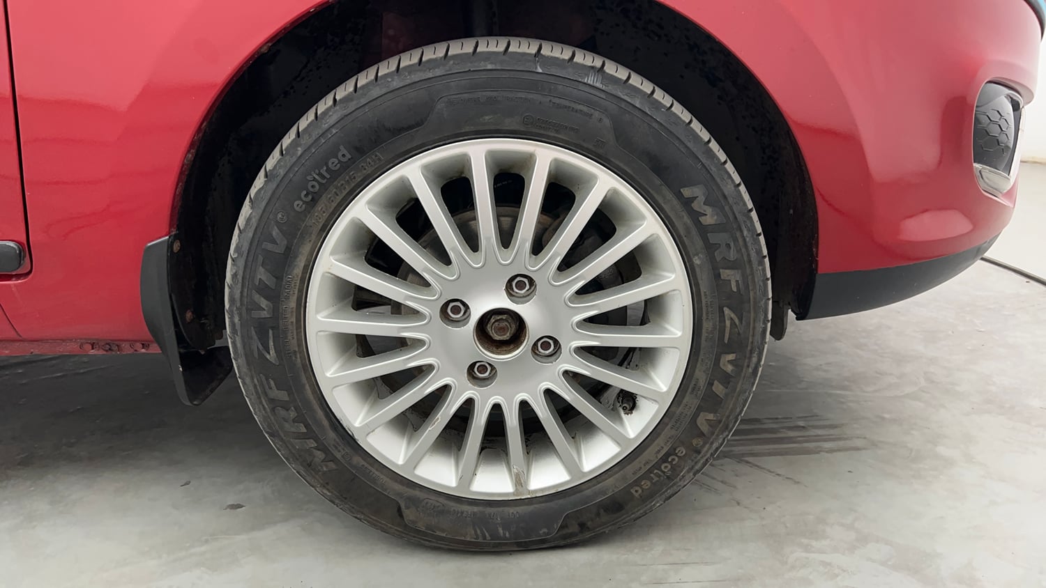 Used 2016 Tata Zest XT Petrol Petrol Manual tyres RIGHT FRONT TYRE RIM VIEW