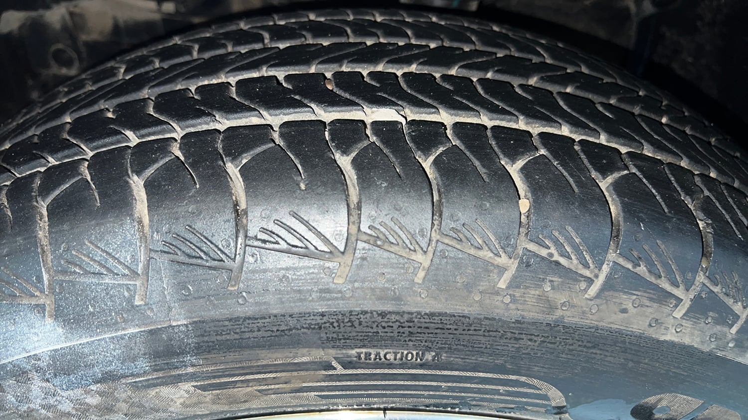 Used 2024 Toyota Urban Cruiser Hyryder V AT NeoDrive Petrol Automatic tyres LEFT FRONT TYRE TREAD VIEW