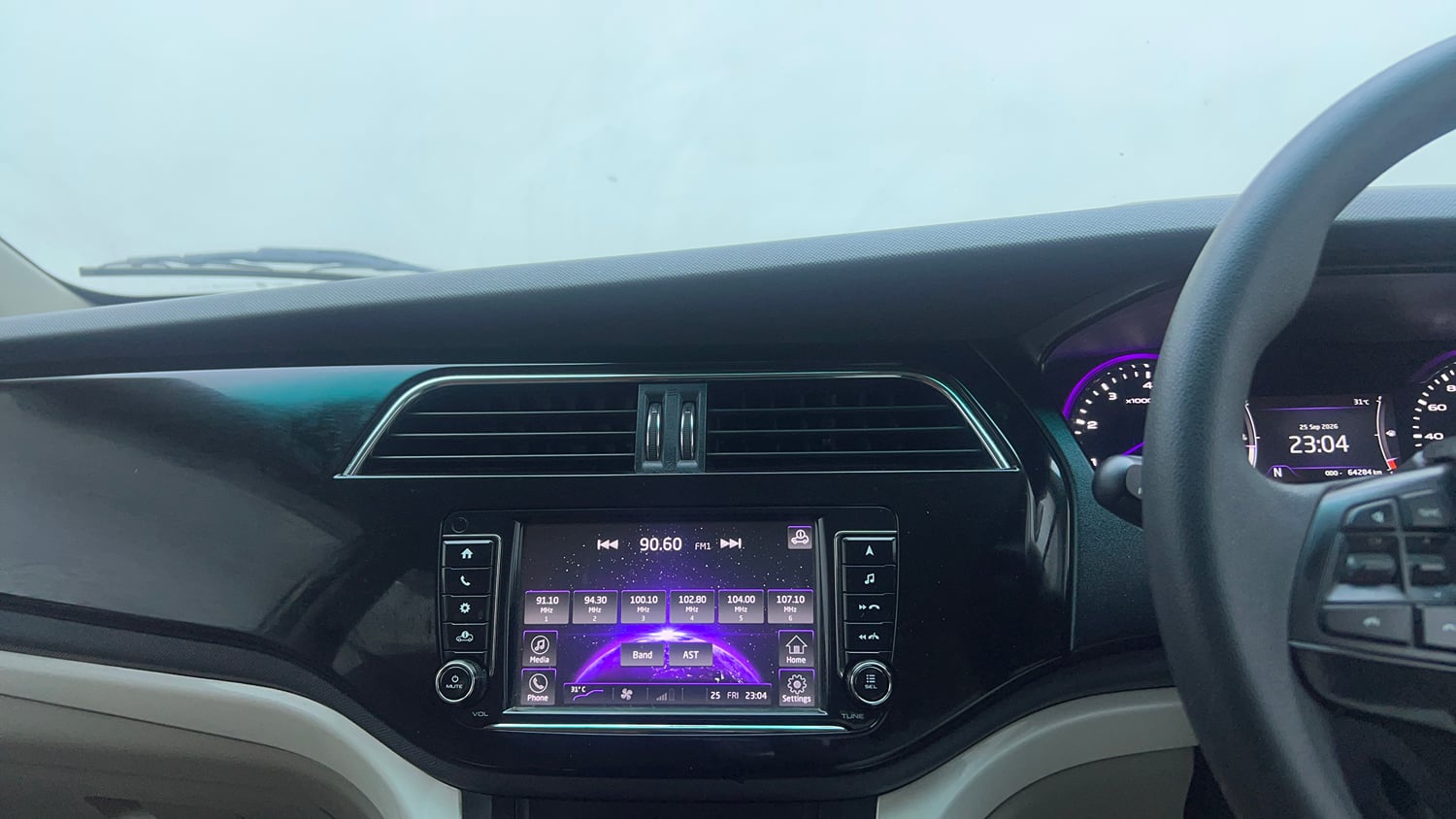 Used 2019 Mahindra Marazzo M6 7 STR Diesel Manual top_features Integrated (in-dash) music system