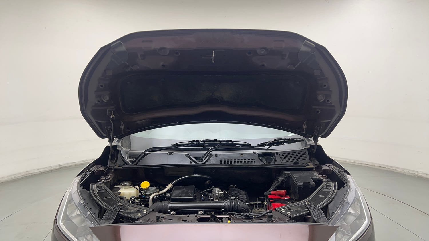 Used 2021 Nissan Magnite XV Dual Tone Petrol Manual engine ENGINE & BONNET OPEN FRONT VIEW