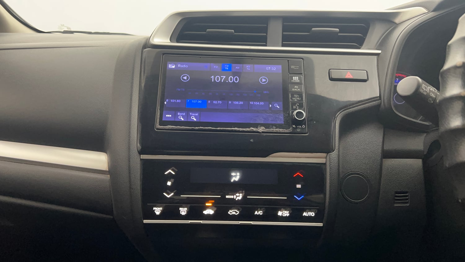 Used 2019 Honda WR-V VX MT Petrol Petrol Manual top_features Integrated (in-dash) music system