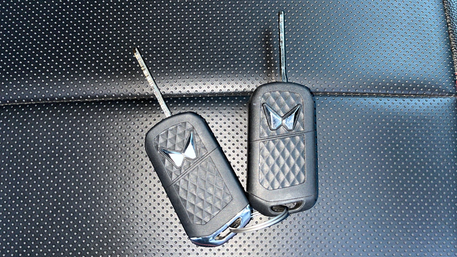 Used 2023 Mahindra XUV 300 W4 1.2 Petrol Petrol Manual extra CAR KEY VIEW