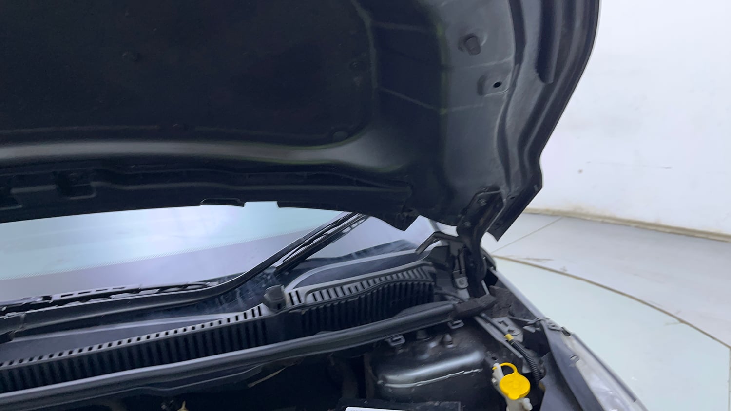 Used 2020 Tata Nexon XZA Plus (O) Dual Tone Petrol Automatic engine ENGINE LEFT SIDE HINGE & APRON VIEW