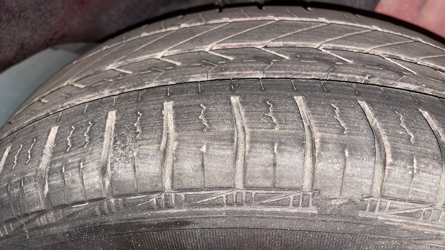 Used 2012 Ford Figo Duratorq Diesel EXI 1.4 Diesel Manual tyres RIGHT REAR TYRE TREAD VIEW