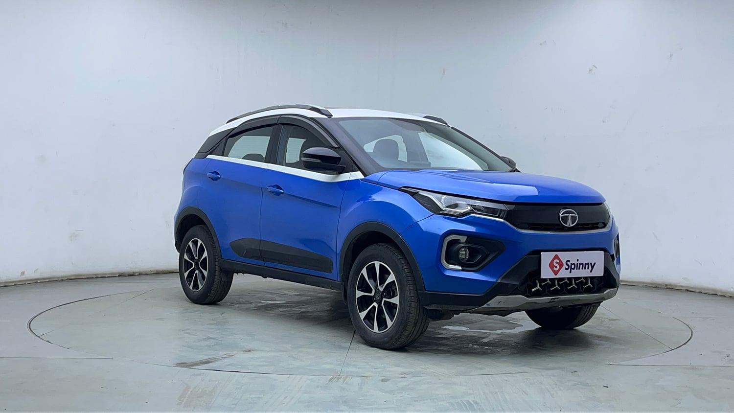 Used 2020 Tata Nexon XZA Plus (O) Petrol Automatic exterior RIGHT FRONT CORNER VIEW