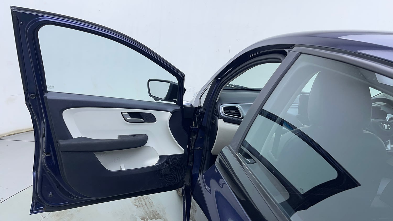 Used 2024 Tata Altroz XZA Plus (S) Lux Petrol Petrol Automatic interior LEFT FRONT DOOR OPEN VIEW