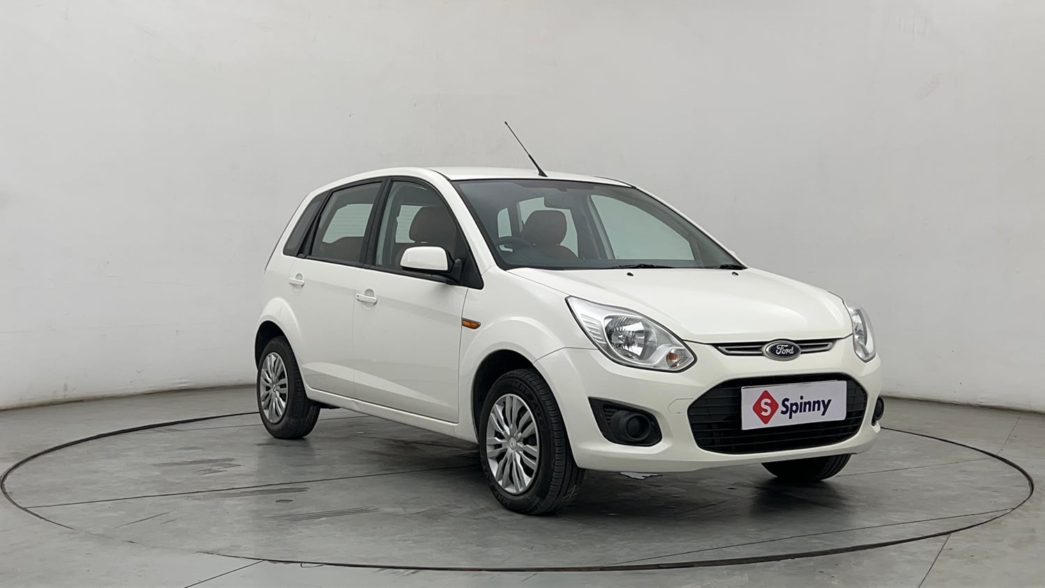 Used 2014 Ford Figo Duratec Petrol ZXI 1.2 Petrol Manual exterior RIGHT FRONT CORNER VIEW