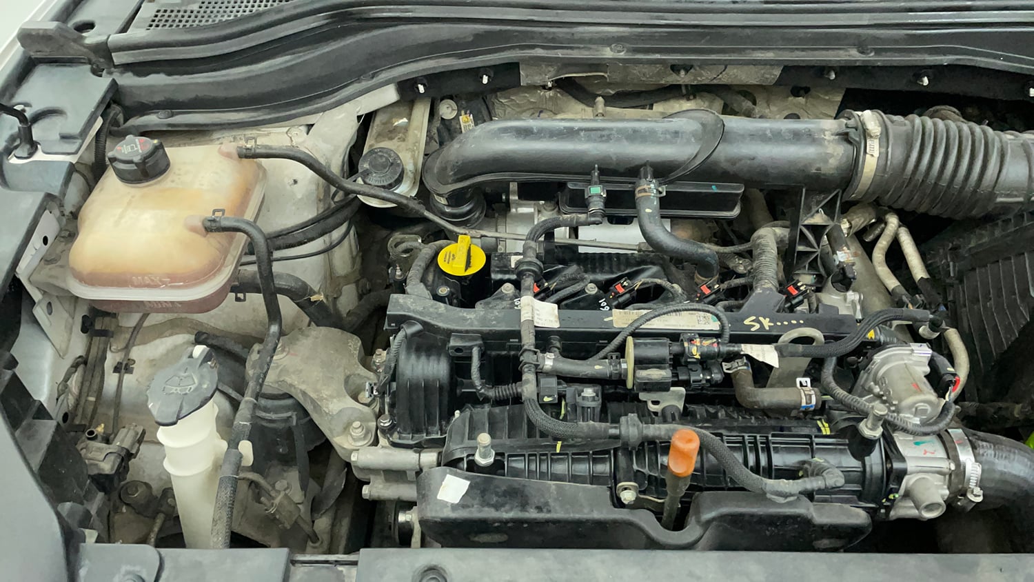 Used 2022 Mahindra XUV700 AX 3 Petrol MT 5 STR Petrol Manual engine ENGINE RIGHT SIDE VIEW