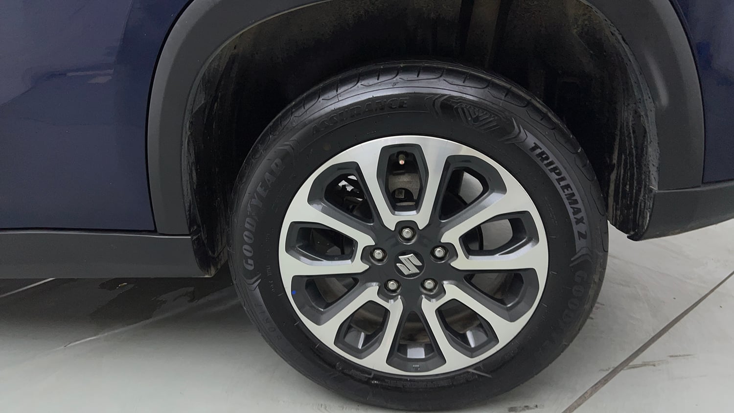 Used 2024 Maruti Suzuki Grand Vitara Zeta Smart Hybrid Petrol Manual tyres LEFT REAR TYRE RIM VIEW