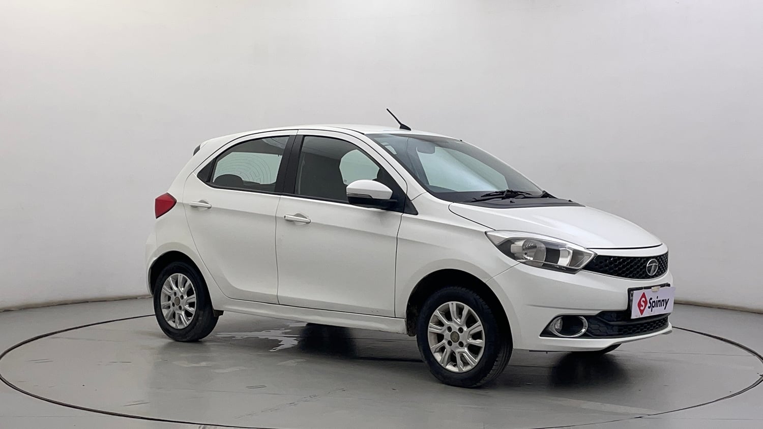 Used 2018 Tata Tiago Revotron XZ Petrol Manual exterior RIGHT FRONT CORNER VIEW