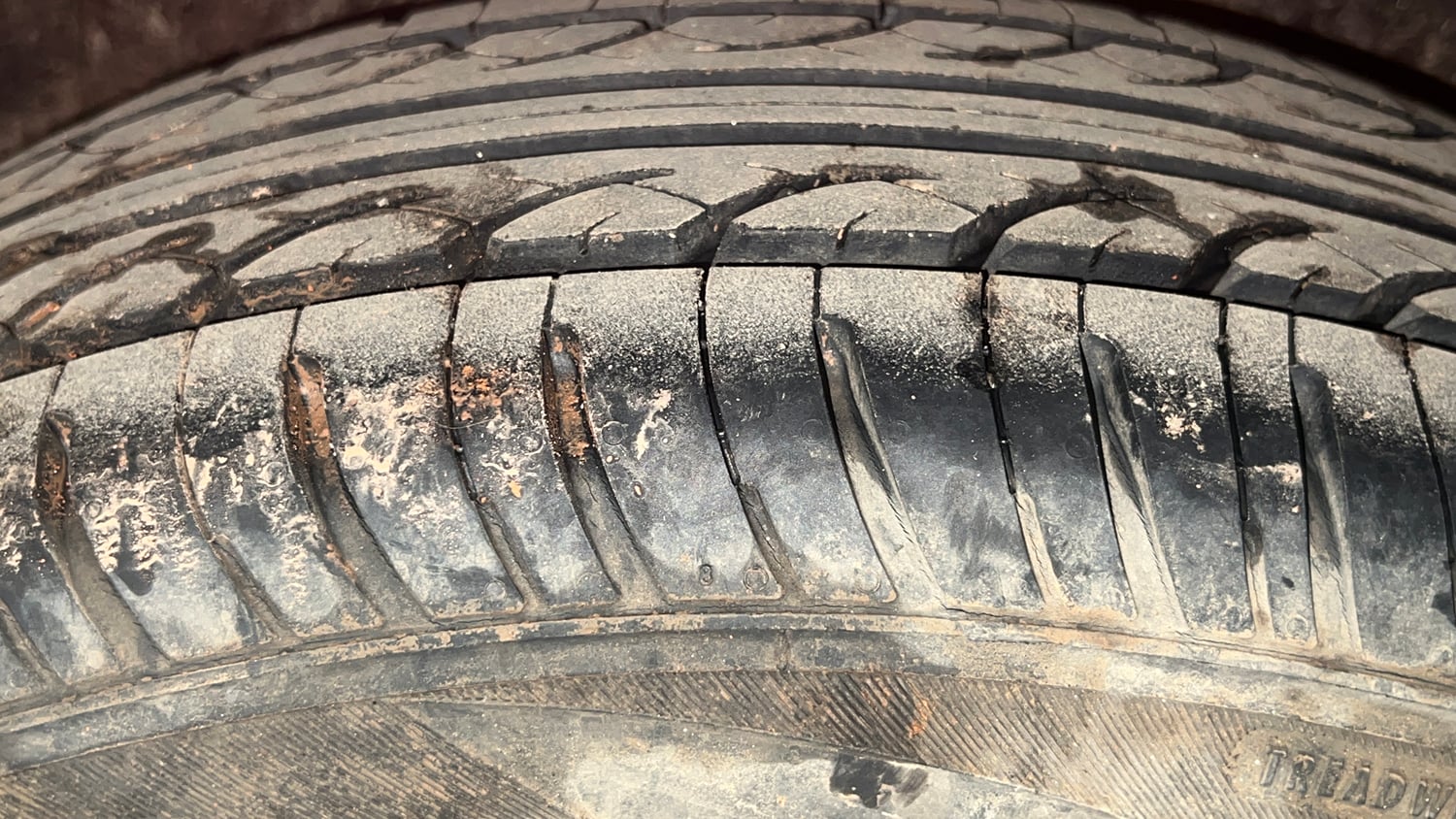 Used 2013 Hyundai i20 Magna (O) 1.2 Petrol Manual tyres LEFT REAR TYRE TREAD VIEW