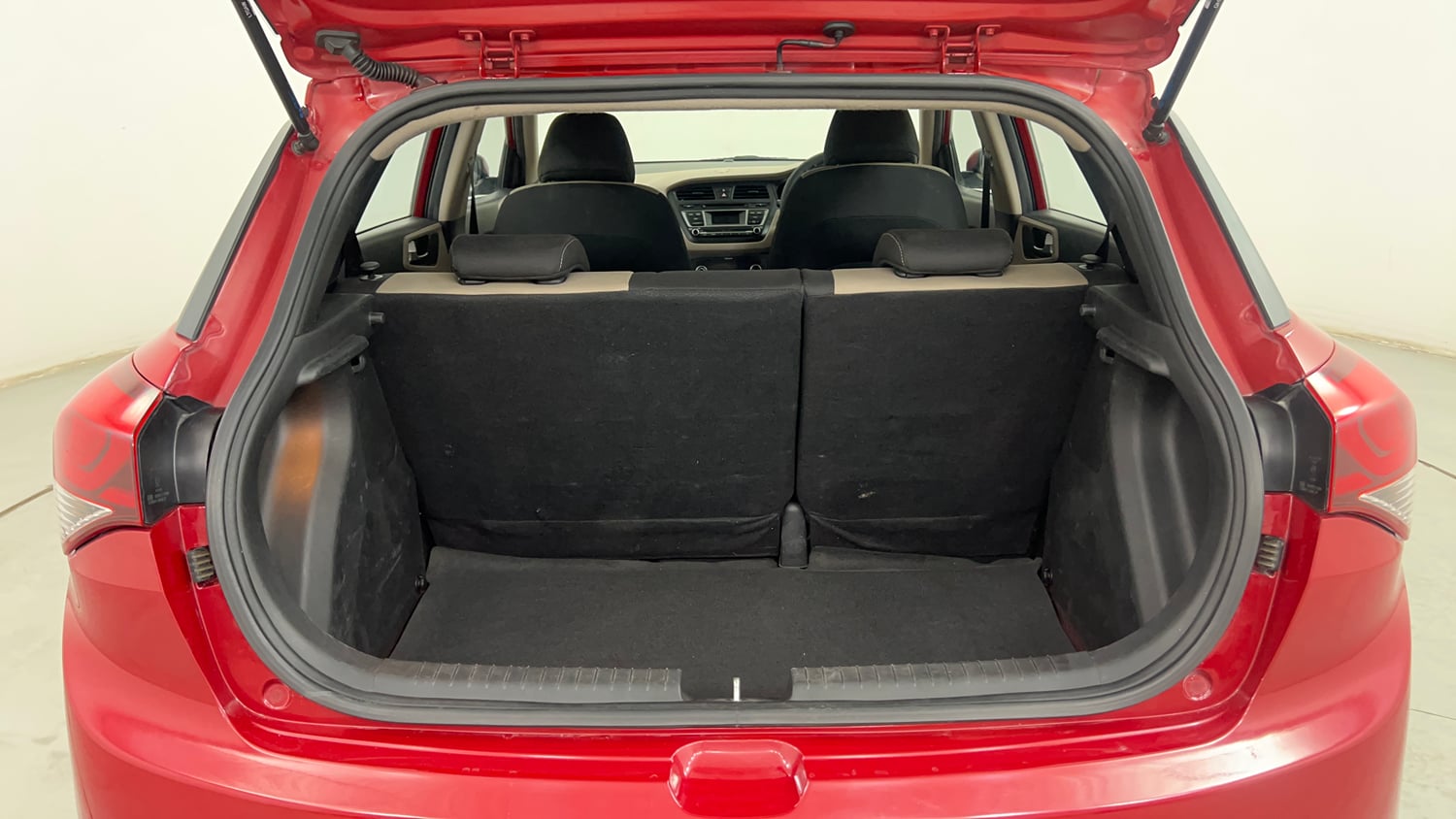 Used 2015 Hyundai Elite i20 Asta 1.2 Petrol Manual interior DICKY INSIDE VIEW