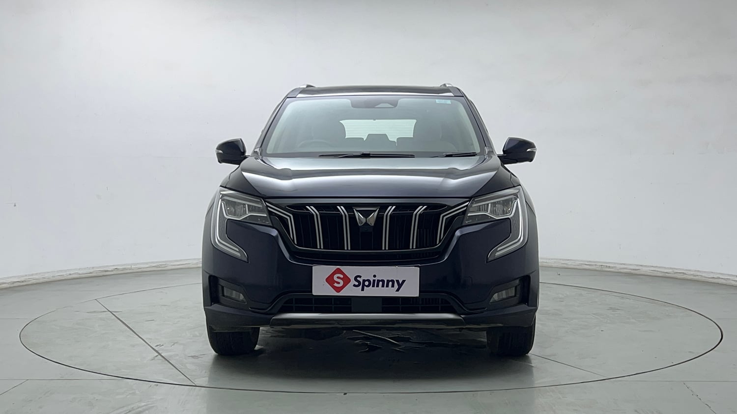 Used 2024 Mahindra XUV700 AX 7 Luxury Pack Petrol AT 7 STR Petrol Automatic exterior FRONT VIEW