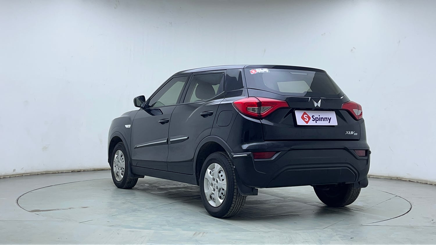 Used 2023 Mahindra XUV 300 W4 1.2 Petrol Petrol Manual exterior LEFT REAR CORNER VIEW