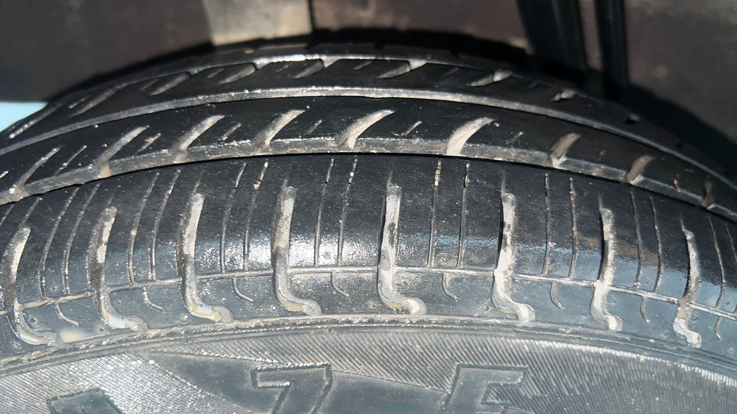 Used 2016 Renault Kwid RXT Petrol Manual tyres RIGHT REAR TYRE TREAD VIEW