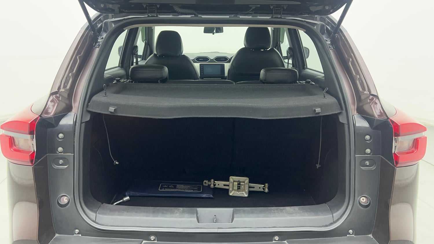Used 2021 Nissan Magnite XV Dual Tone Petrol Manual interior DICKY INSIDE VIEW