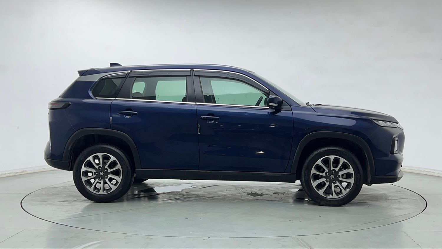 Used 2024 Maruti Suzuki Grand Vitara Zeta Smart Hybrid Petrol Manual exterior RIGHT SIDE VIEW