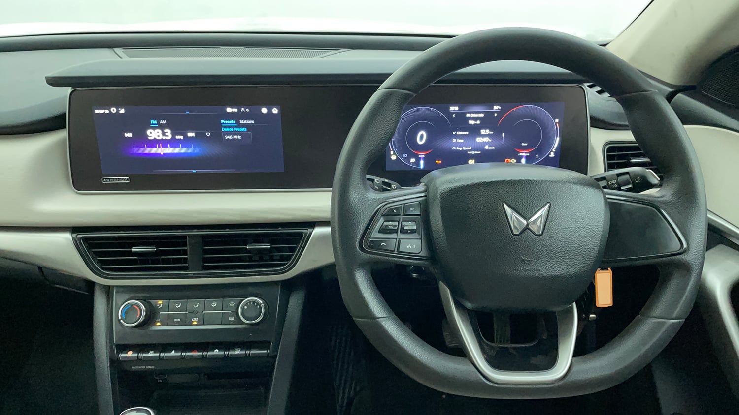 Used 2022 Mahindra XUV700 AX 3 Petrol MT 5 STR Petrol Manual interior STEERING VIEW