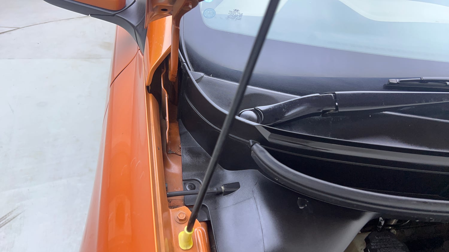 Used 2018 Hyundai Elite i20 Asta 1.4 (O) CRDi Diesel Manual engine ENGINE RIGHT SIDE HINGE & APRON VIEW