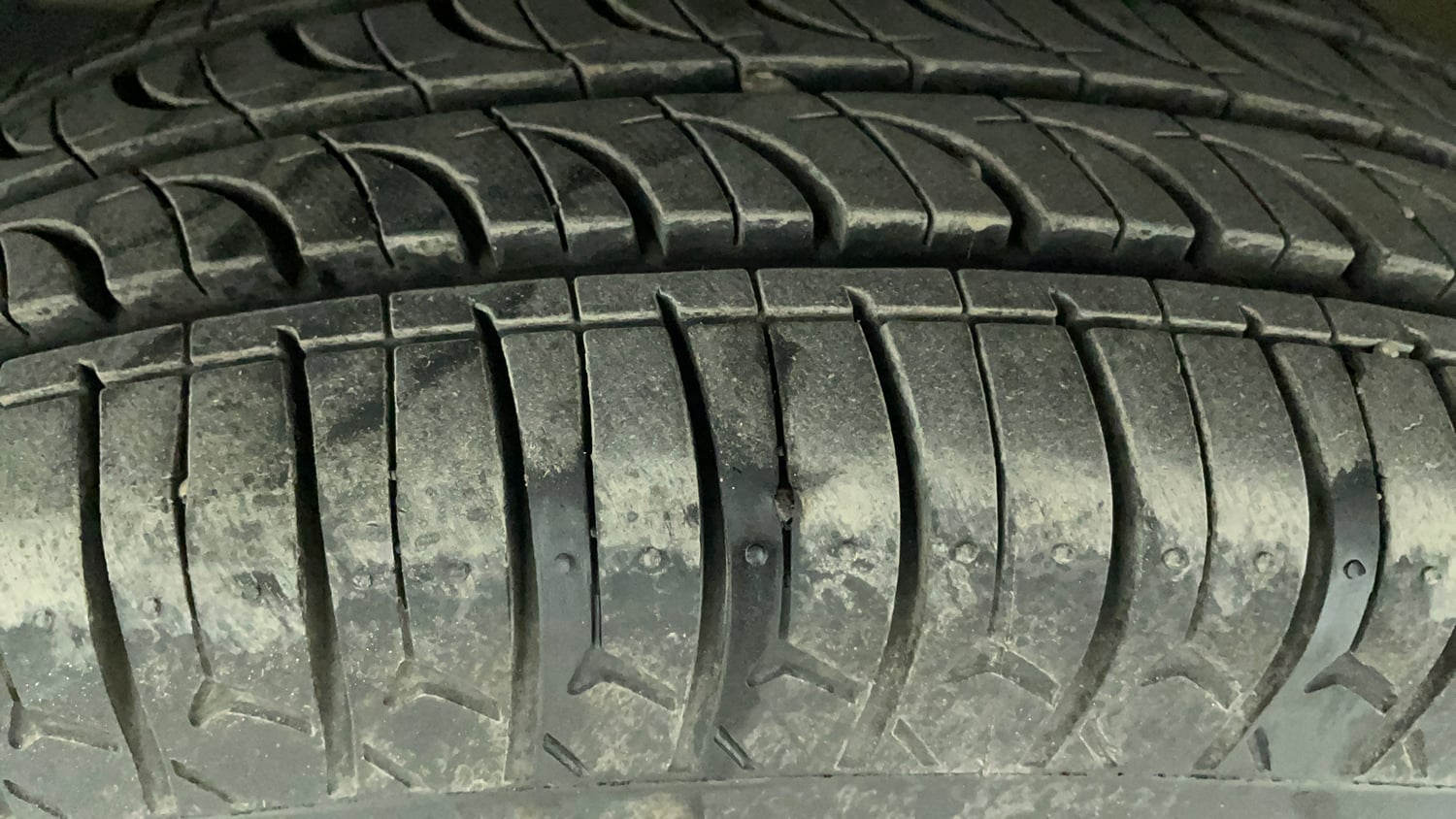 Used 2014 Maruti Suzuki Swift VXi Petrol Manual tyres LEFT FRONT TYRE TREAD VIEW