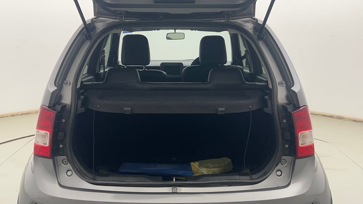 Used 2020 Maruti Suzuki Ignis Sigma 1.2 MT Petrol Manual interior DICKY INSIDE VIEW