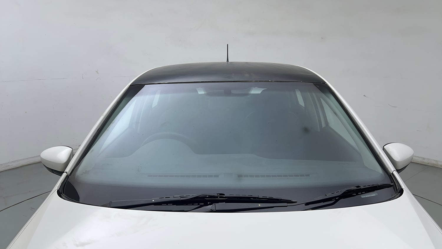 Used 2018 Volkswagen Polo Comfortline 1.0L (P) Petrol Manual exterior FRONT WINDSHIELD VIEW