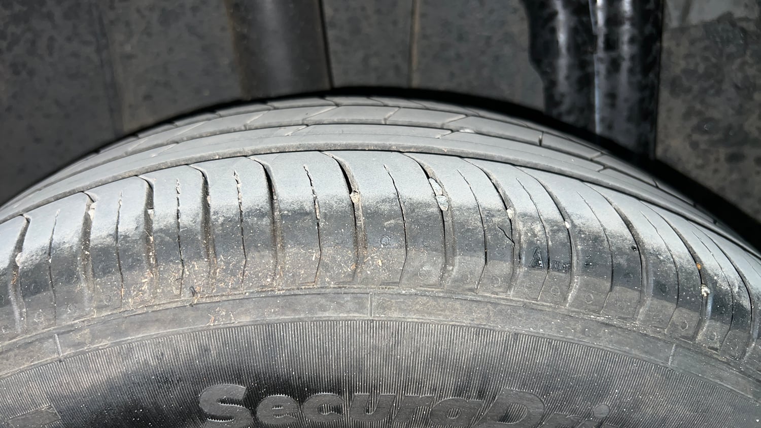 Used 2024 Renault Triber RXZ Petrol Manual tyres RIGHT REAR TYRE TREAD VIEW
