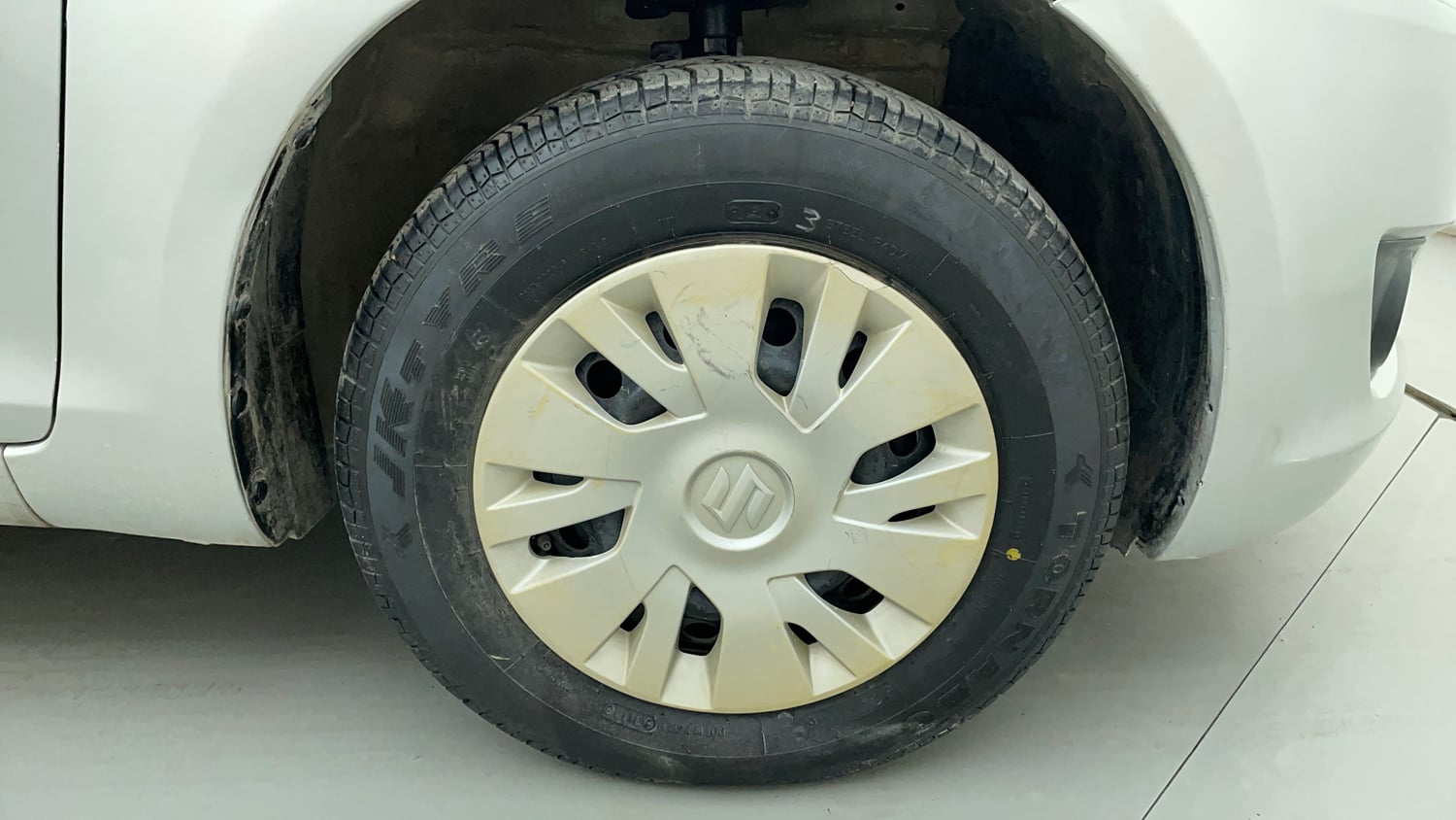 Used 2014 Maruti Suzuki Swift VXi Petrol Manual tyres RIGHT FRONT TYRE RIM VIEW
