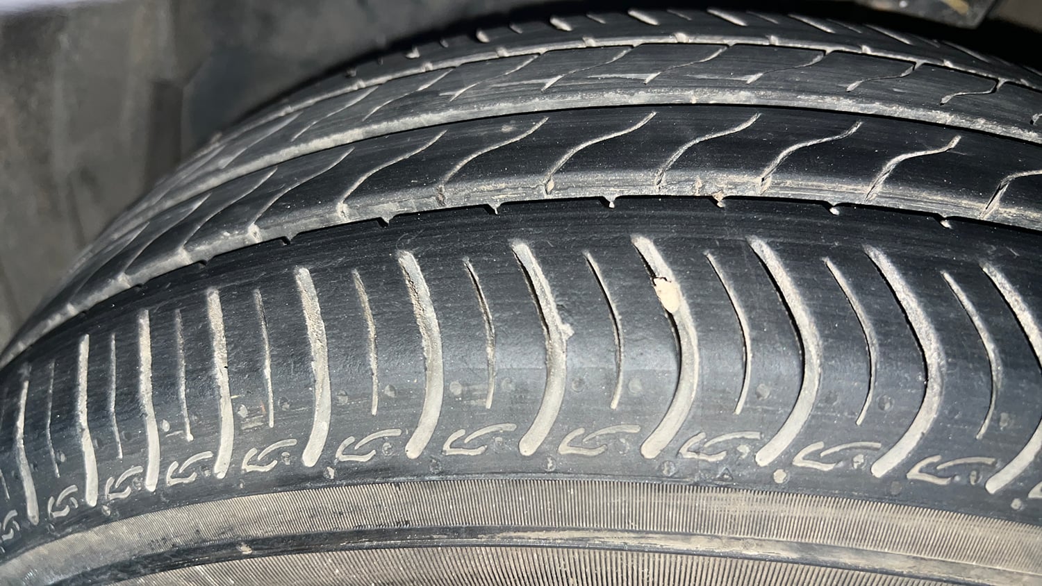 Used 2021 Honda Amaze 1.2 VX CVT Petrol Petrol Automatic tyres LEFT FRONT TYRE TREAD VIEW