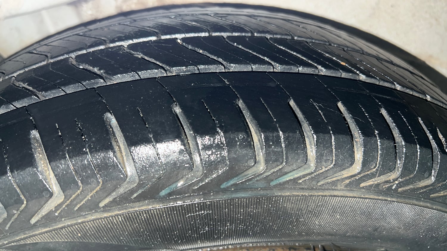 Used 2017 Maruti Suzuki Wagon R 1.0 VXI Petrol + CNG (Outside Fitted) Cng Manual tyres RIGHT REAR TYRE TREAD VIEW