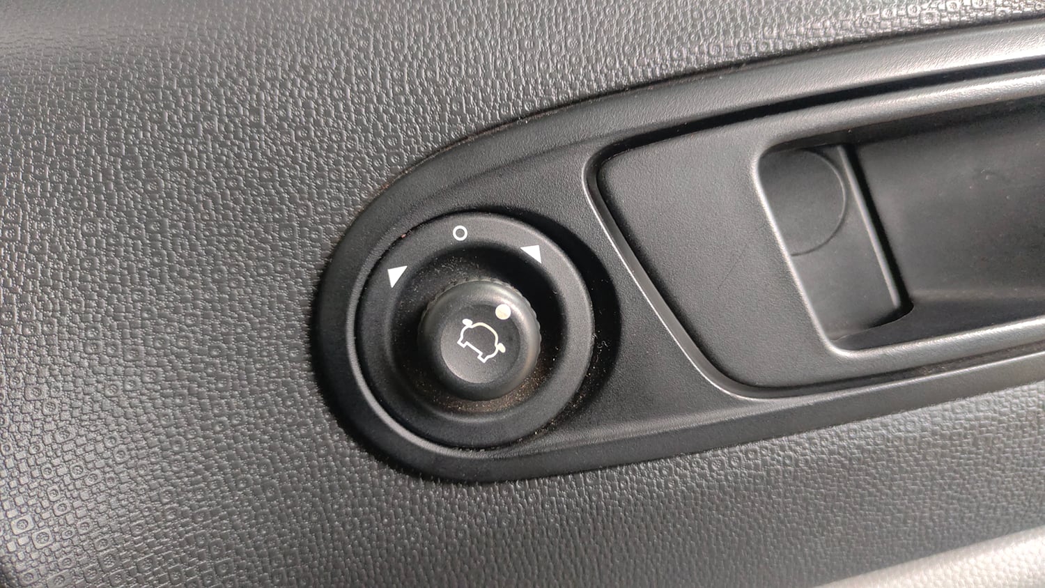 Used 2017 Ford EcoSport Ambiente 1.5L TDCi Diesel Manual top_features Adjustable ORVM