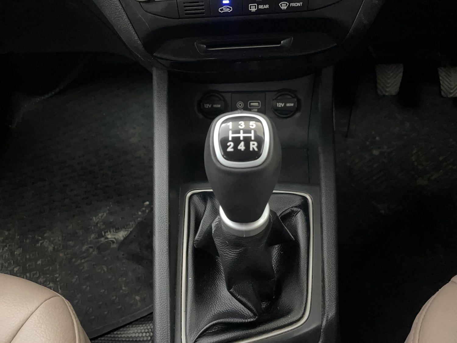 Used 2014 Hyundai Elite i20 Asta 1.2 Petrol Manual interior GEAR  KNOB VIEW