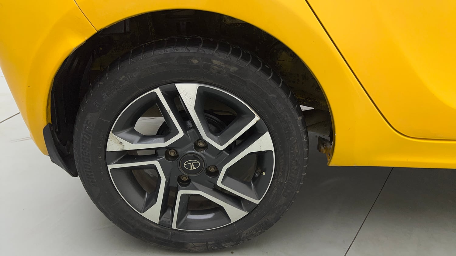 Used 2020 Tata Tiago XZ Plus Petrol Manual tyres RIGHT REAR TYRE RIM VIEW