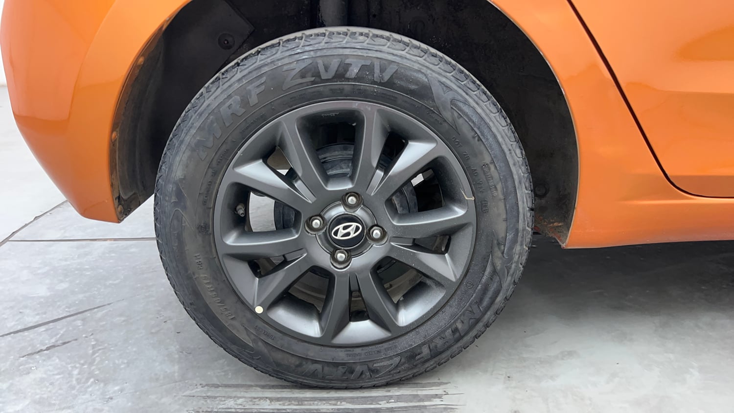 Used 2019 Hyundai Elite i20 Sportz Plus 1.2 Petrol Manual tyres RIGHT REAR TYRE RIM VIEW