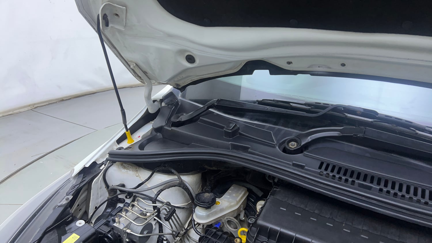 Used 2021 Tata Tiago NRG XZ MT Petrol Manual engine ENGINE RIGHT SIDE HINGE & APRON VIEW