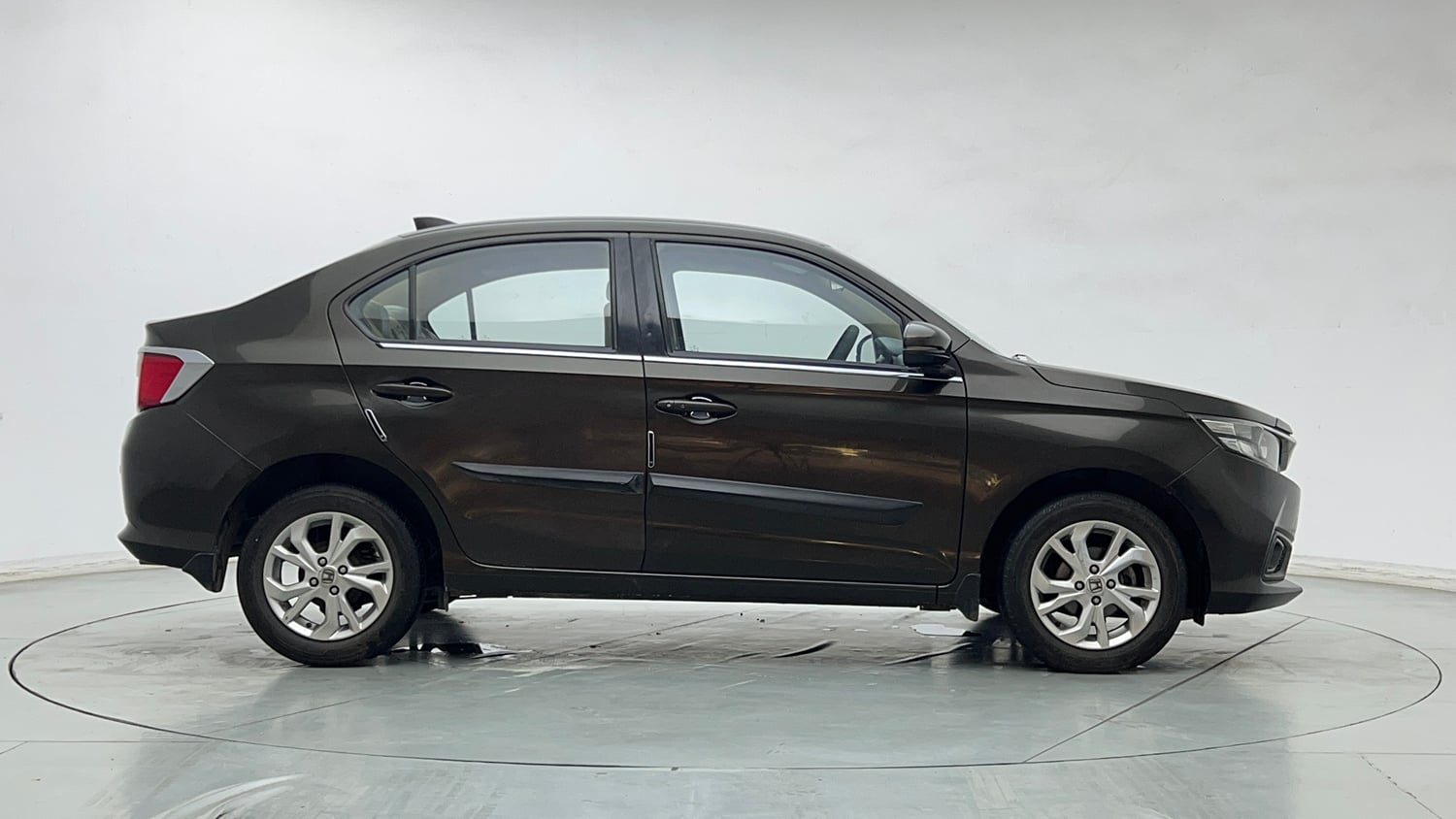 Used 2021 Honda Amaze 1.2 VX CVT Petrol Petrol Automatic exterior RIGHT SIDE VIEW