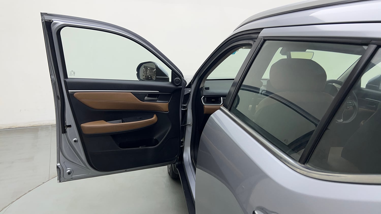 Used 2025 Honda Elevate ZX CVT Petrol Automatic interior LEFT FRONT DOOR OPEN VIEW
