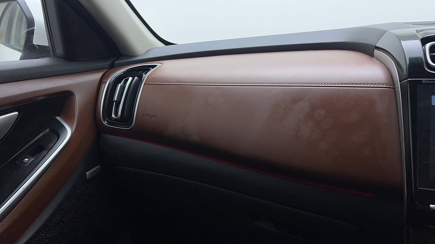 Used 2022 Hyundai Alcazar Platinum (O) 7 Seater 1.5 Diesel AT Diesel Automatic top_features Side airbags