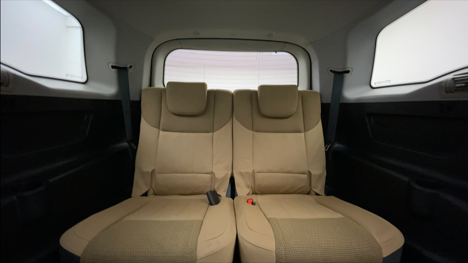 Used 2019 Mahindra XUV500 W7 Diesel Manual interior THIRD ROW SEAT