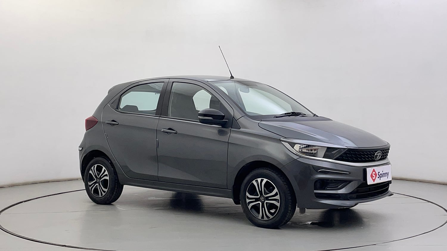 Used 2022 Tata Tiago XT Rhythm Petrol Manual exterior RIGHT FRONT CORNER VIEW