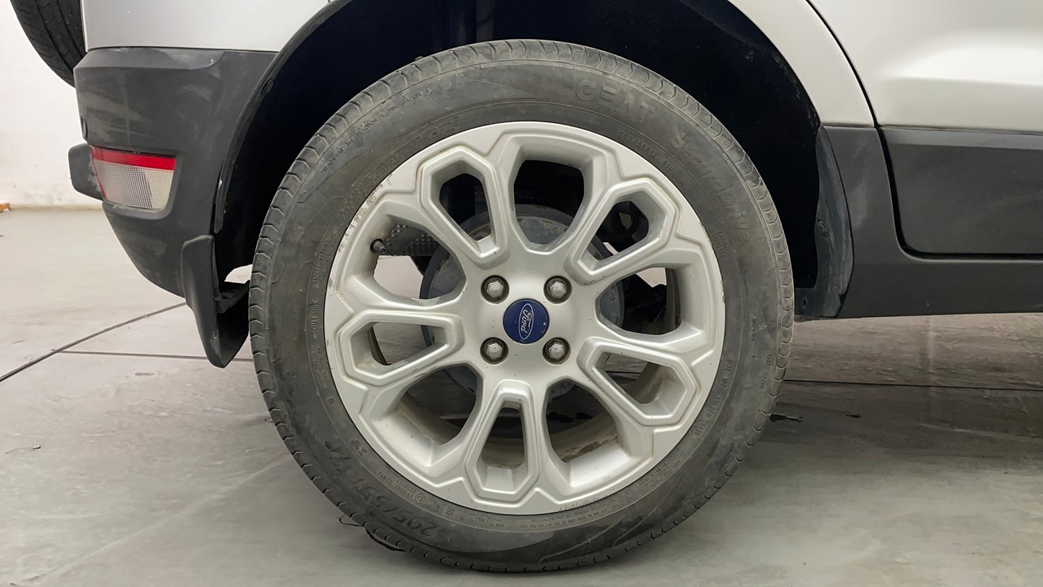 Used 2018 Ford EcoSport Titanium + 1.5L Ti-VCT AT Petrol Automatic tyres RIGHT REAR TYRE RIM VIEW
