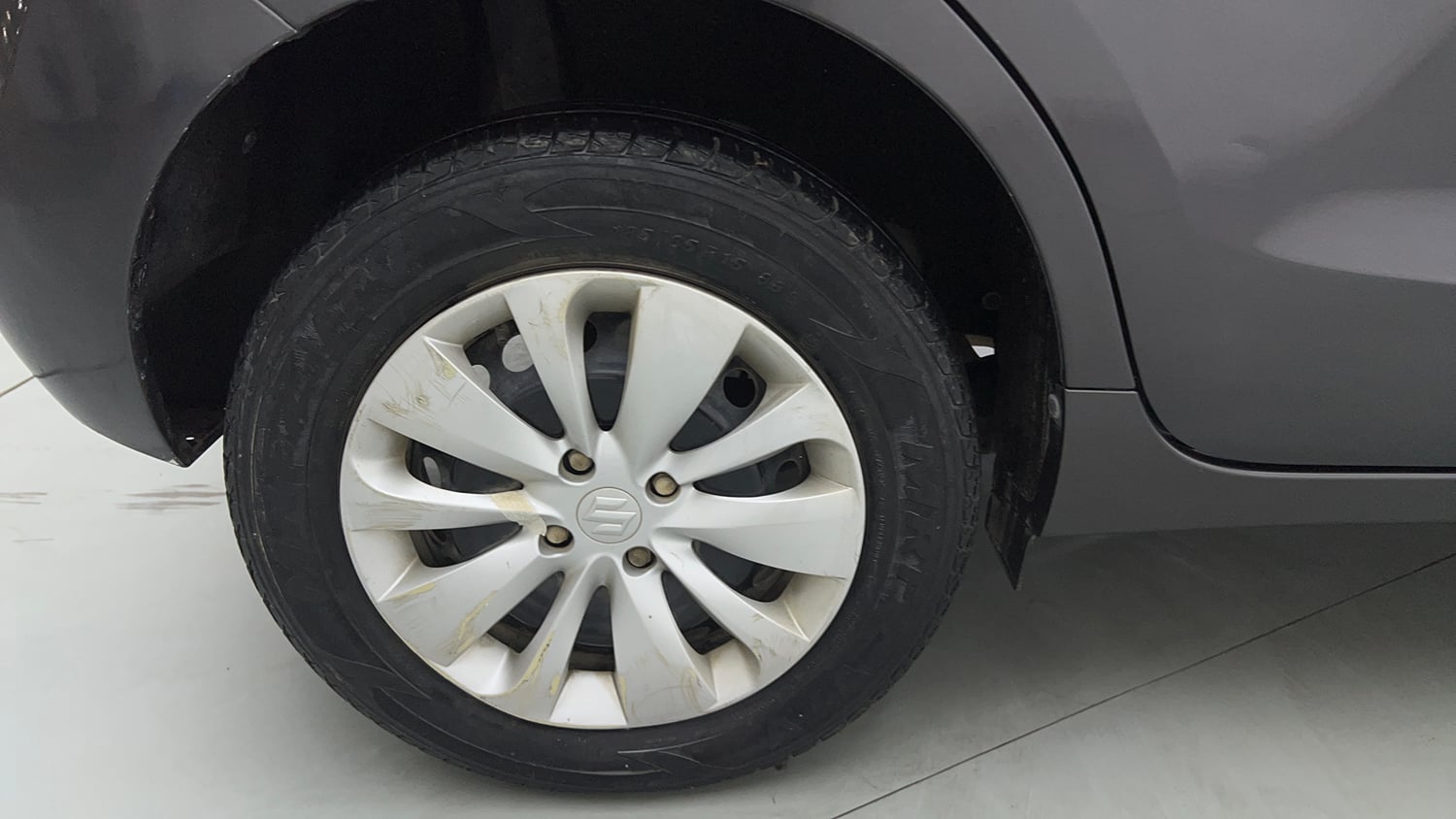 Used 2018 Maruti Suzuki Baleno Delta 1.2 Petrol Manual tyres RIGHT REAR TYRE RIM VIEW