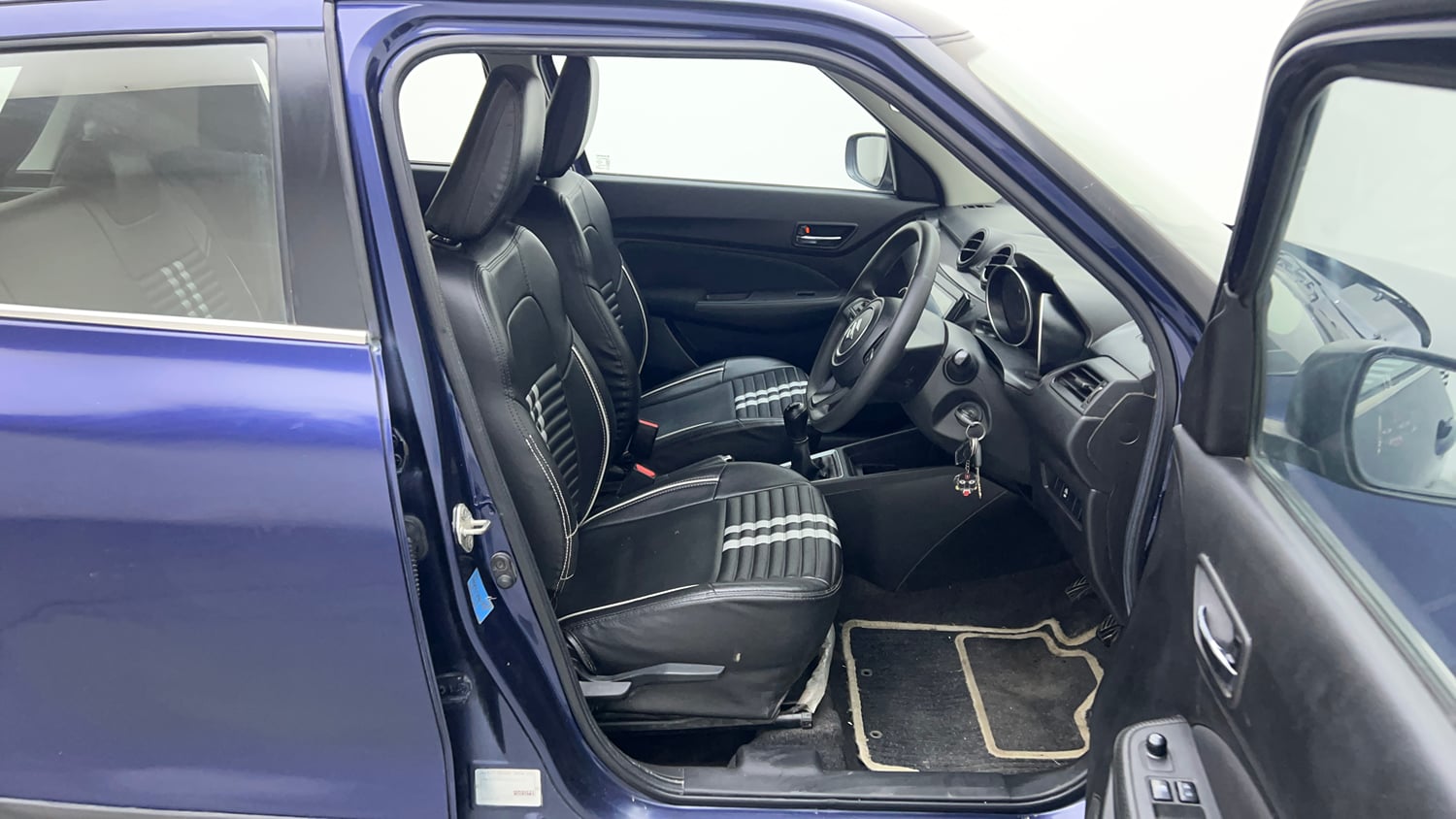 Used 2022 Maruti Suzuki Swift VXi Petrol Manual interior RIGHT SIDE FRONT DOOR CABIN VIEW