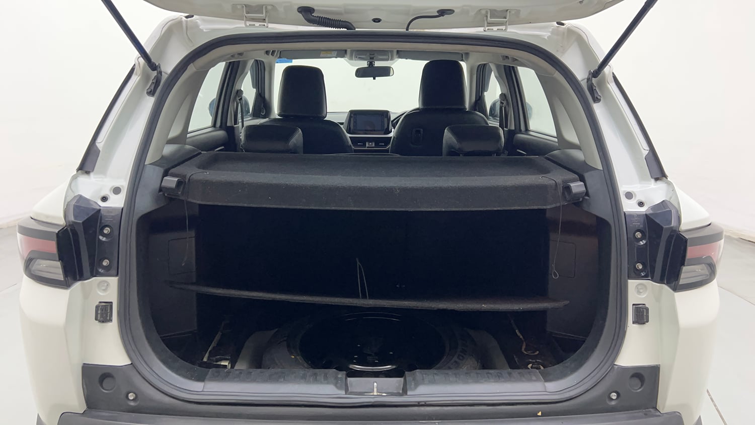 Used 2023 Maruti Suzuki Brezza ZXi Petrol Manual interior DICKY INSIDE VIEW